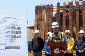 세월호 직립 주역 현대삼호중 “보이는 상황과 현장 달랐다“