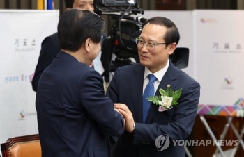 민주 새 원내대표에 친문 핵심 홍영표…“개혁실현 강력견인“