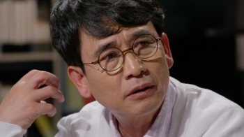 '방구석1열' 유시민 “역사는 잊히지도, 생략되지도 않는다“ 눈물