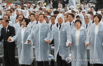 올해도 함께 부른 '님을 위한 행진곡'… 5·18 기념식서 제창