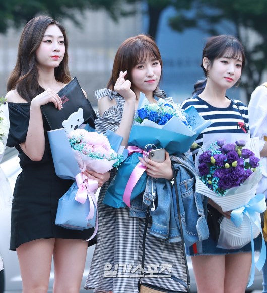 [포토]러블리즈-서지수,진,유지애 '소녀들의 미소'' | Jtbc 뉴스