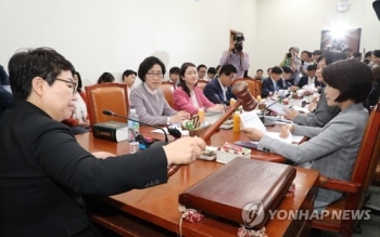 중기 “환노위 최저임금법 개정안 존중“…소상공인 “미흡해“