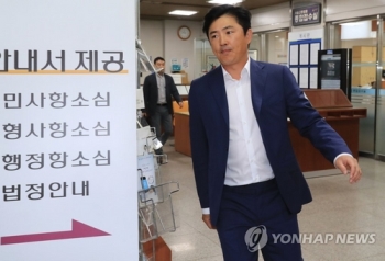 '관세청 인사개입' 고영태 1심서 징역1년 재수감…즉시 항소