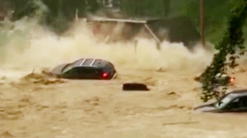 3시간 동안 300㎜ 폭우에 차량 둥둥…미 남동부엔 폭풍 접근