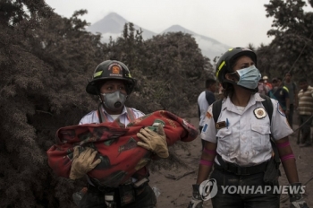 과테말라 푸에고 화산 다시 폭발…사망자 62명으로 늘어