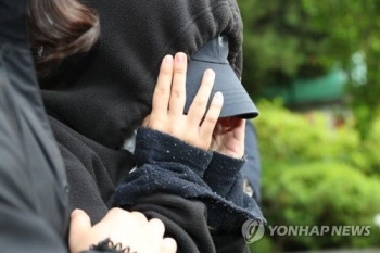 '홍대 누드모델 몰카 유출' 피고인 첫 재판…“혐의 인정“