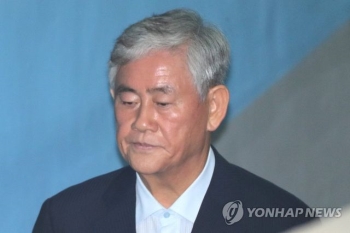 '국정원 뇌물' 최경환 1심 징역 5년…“신뢰훼손, 죄 무겁다“