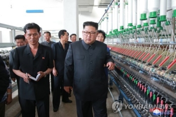 북 김정은, 신의주 일대 공장찾아 연이어 질책…“똑똑히 하라“