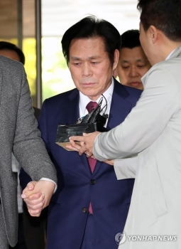 '신도 상습 성폭행' 이재록 목사 법정서 “추행 없었다“ 주장