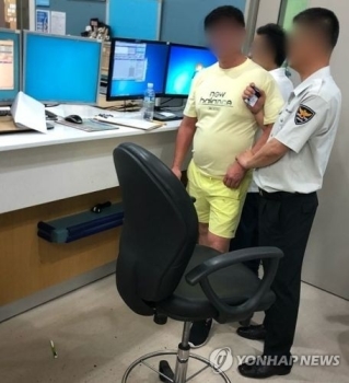 '나를 보고 웃어?'…병원 응급실 의사 폭행한 40대 구속영장