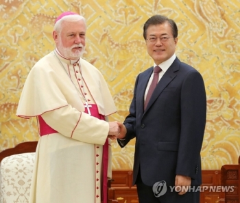 문대통령 “교황, 남북평화 기원…남북·북미회담 성공에 큰 힘“