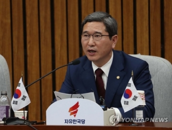 한국 “기무사 문건, 비상조치 검토 수준…적폐몰이 수사 안 돼“