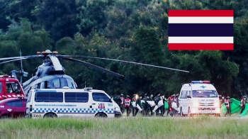 태국 동굴 속 13명 전원 구조…17일 만에 '기적의 생환'