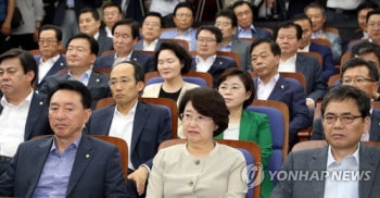 한국당, 의총서 국회부의장 후보 선출…비대위 현안 논의