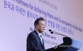 문대통령 “비핵화 토대로 남북경제공동체…평화체제 이뤄 경협“