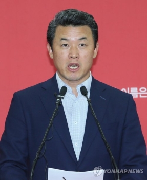 한국당 “최저임금 인상은 경제에 치명타…전면 재검토해야“
