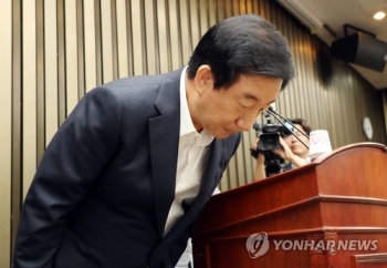 의총 충돌피한 한국당, 내일 비대위원장 선출…김병준 유력 관측