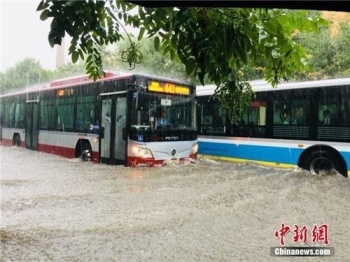 '20년만에 최악' 중 베이징 곳곳 홍수…항공기 결항 등 피해속출