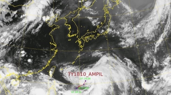 10호 태풍 '암필' 북상 중…한반도 폭염 깰 유일 변수로