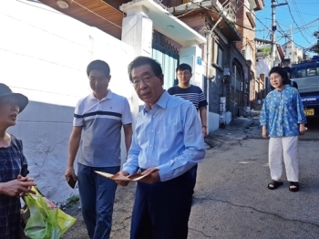 '박원순 옥탑방' 민원인들로 북적…새벽 5시부터 기다리기도