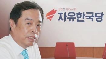 박정희 사진 뗀다더니 갑자기 칭송?…김병준, 오락가락 행보