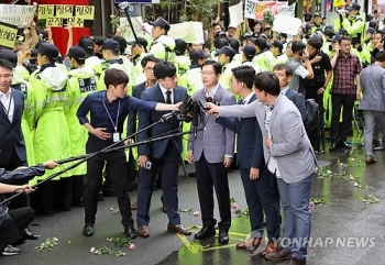 김경수 본격 조사…특검, 진술 하나하나 카메라로 녹화