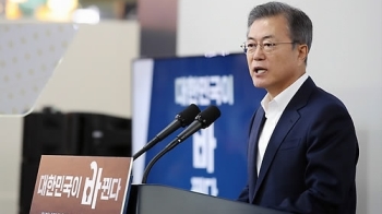 문 대통령 “인터넷전문은행에 IT기업 자본투자“…은산분리 완화