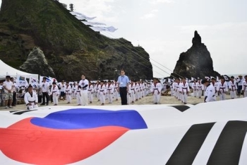 광복절 우리 땅 독도서 태권도 퍼포먼스…영토수호 의지 다져