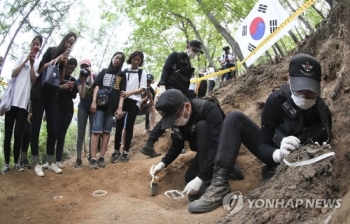 국방부, DMZ 유해공동발굴 후보지 5곳 검토…“북과 협의 중“