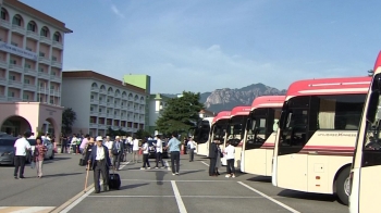 “너무 설레서 잘 못 잤다“…이산가족들, 금강산서 상봉