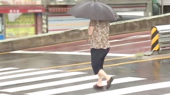 [날씨] 경기 북부-강원, 새벽까지 비…전국 대부분 30도 아래로