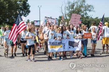 다시 분노한 미국…'총기 규제하라' 목소리에 학생들 항의집회도