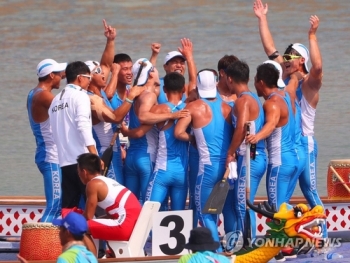 '아시안게임' 남북 카누 단일팀, 남자 용선 1,000m 동메달