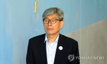 원세훈 '공금 수십억 유용' 또 기소…호화사저 리모델링에 지출