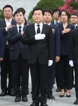 손학규 “문 대통령 '소득주도성장 잘못없다'고 하면 협치 안돼“