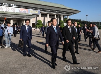 대북특사단, 특별기 타고 평양행…문대통령 친서 휴대