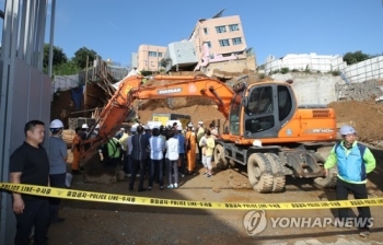 '붕괴위험' 상도유치원 “인근 공사 이후 교실바닥에 40㎜ 균열“