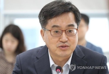 김동연 “부동산시장 투기에 불안심리 편승…보유세 국회서 논의“