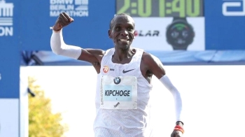 케냐 킵초게, 2시간 1분 39초 우승…마라톤 '세계신기록'