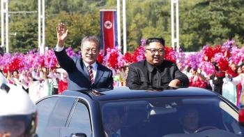 남북 정상 함께 '오픈카 퍼레이드'…평양의 열렬한 환호