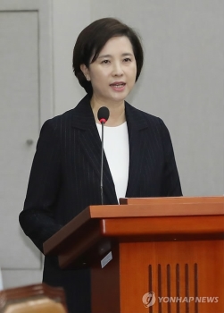 유은혜 “국민 교육비 부담 줄일 것…입시중심 교육 탈피“