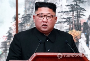 김정은 “핵무기없는 평화의 땅 노력 확약…서울방문 약속“