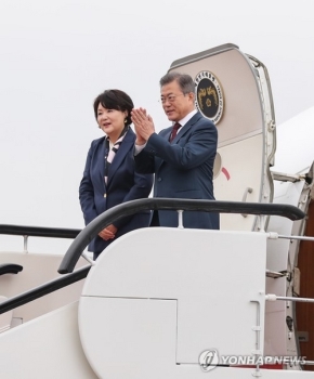 문대통령, 오후 3시30분 삼지연공항 출발…공군2호기로 서울행