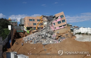 '상도유치원 사고' 관계자 출국금지·압수수색…경찰 본격 수사