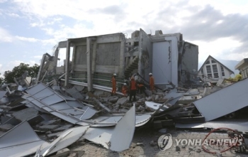 “우리 아들 찾아주세요“…한국서 인니 참사현장 찾은 어머니