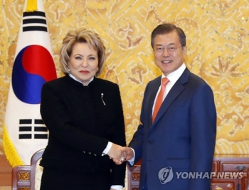 문대통령 “평화적 비핵화“…러 상원의장 “김정은 방러 협의중“