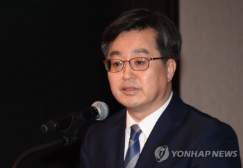 김동연 “일자리 어려움 지속 예상…가용 정책수단 총동원“
