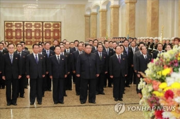 김정은, 노동당 창건일 금수산궁전 참배…최룡해·김여정 동행