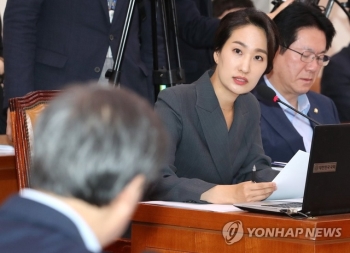 여야 “인니 한국문화원장 교체“…갑질·부적절 발언에 '공분'