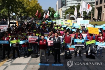 서울도심서 이주노동자대회 “차별·착취 중단“…반대 맞불집회도